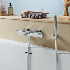 Eine Armatur einer Badewanne